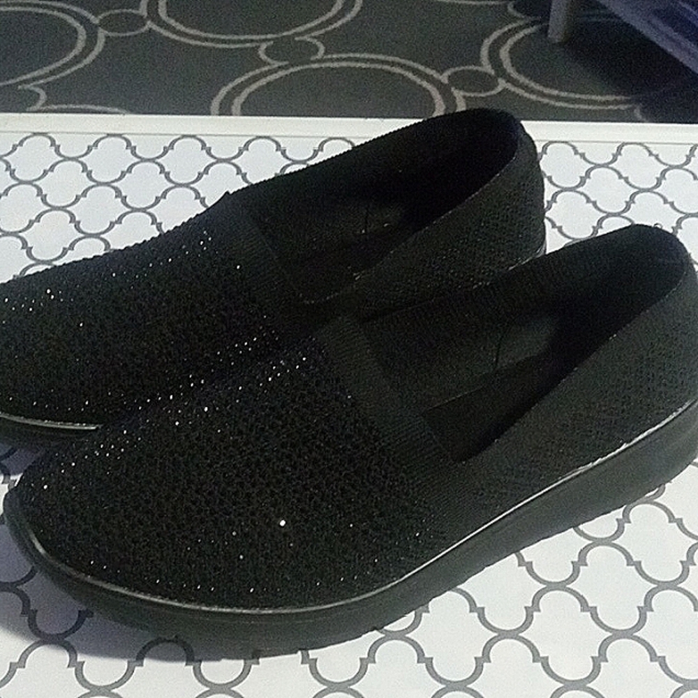 Ladies Flexus black Sm. Rhinestone front Slip In Comfort Shoes. Sz.38